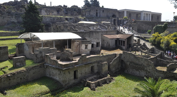 Pompei, in visita agli Scavi con un passaggio tra gli affreschi del kamasutra di duemila anni fa