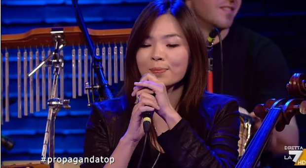 Geolier, il brano di Sanremo cantato in coreano a Propaganda live diventa virale