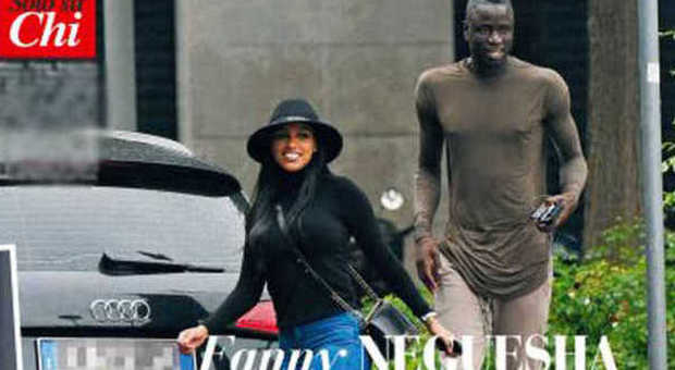 Balotelli torna a Milano: Fanny Neguesha esce ​con un giocatore del West Ham