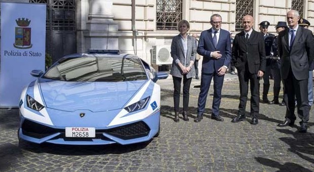 Da sinistra Stefano Domenicali, Ceo di Lamborghini, il Ministro dell’Interno Marco Minniti, il Capo della Polizia Franco Gabrielli.