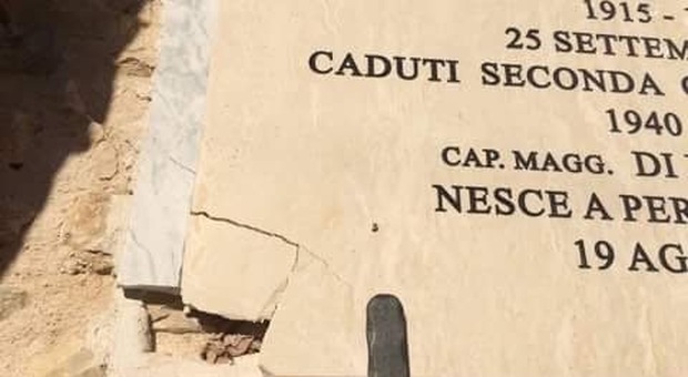 Rieti, vandali devastano la lapide in onore dei caduti in guerra