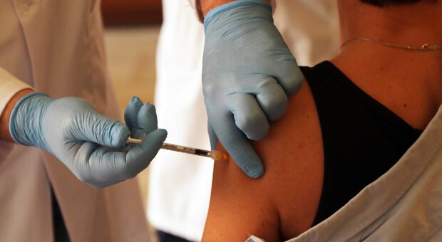 Vaccini in Campania, immunizzati 2.790.166 cittadini con la doppia dose