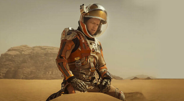 Stasera in tv, oggi giovedì 18 novembre su Italia 1 «Sopravvissuto - The Martian»: curiosità e trama del film con Matt Damon