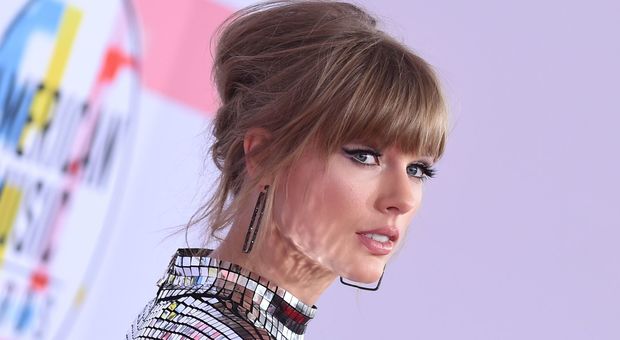 Taylor Swift miglior artista dell'anno agli American Music Awards