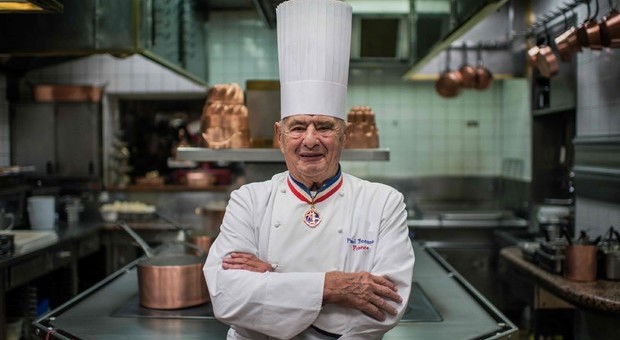 Lo chef Bocuse perde la terza stella Michelin: «Un oltraggio alla cucina francese»
