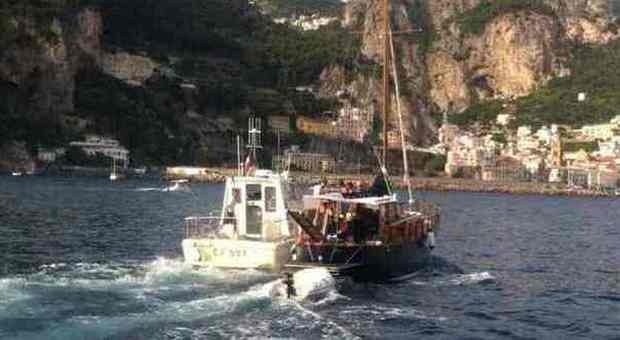 Barca in avaria, otto salernitani salvati dalla Capitaneria al largo di Positano