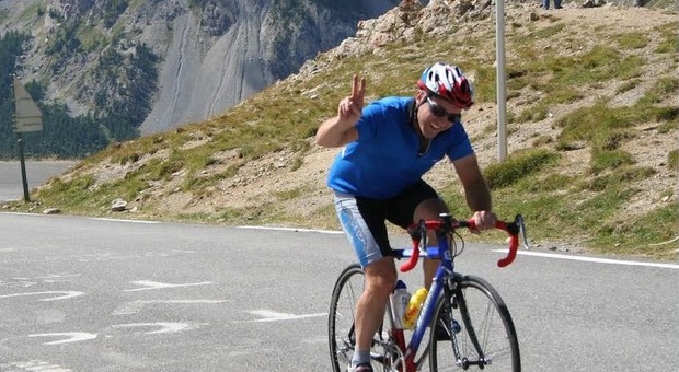 Tragedia al Giro, il fratello testimone: «Era appeso, gli gridavo di resistere»