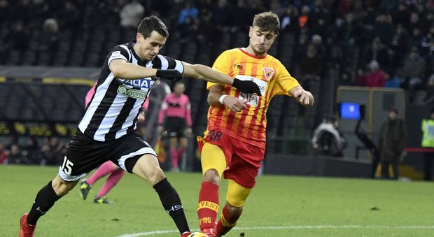 All'Udinese basta un tempo: 2-0 al Benevento