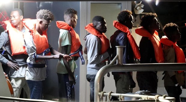 Migranti, nuovo sbarco a Lampedusa: 29 persone, tra cui tre minori, soccorse dalla guardia costiera
