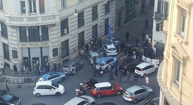 Roma, auto sospetta davanti alla Rinascente fa scattare l'allarme bomba
