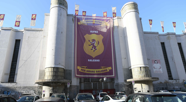 L'ingresso dello stadio Donato Vestuti a Salerno