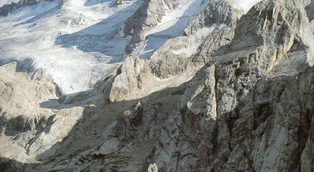 La Marmolada una montagna contesa tra Veneto e Trentino Alto Adige. Nuova guerra per la funivia Portavescovo