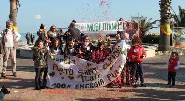 Porto Sant'Elpidio, flash mob per il clima Famiglie e bambini con Legambiente