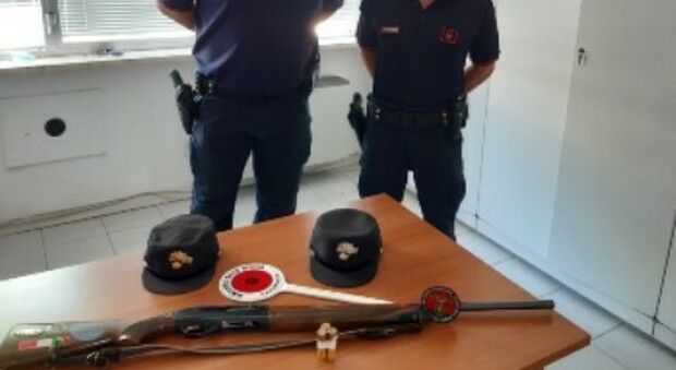 Una delle armi sequestrate dai carabinieri forestali