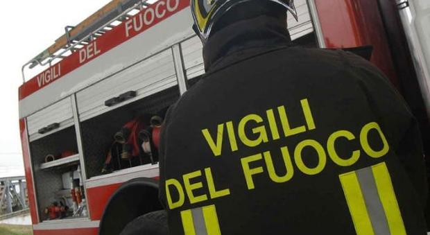 Torino, bustarelle per oliare prevenzione incendi: in manette anche pompiere "eroe"
