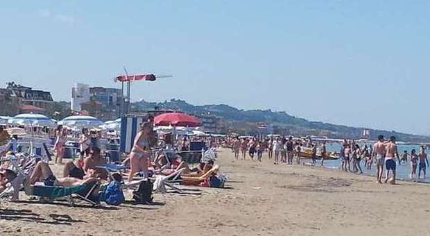Boom di presenze in spiaggia ​Civitanova fa subito il pieno