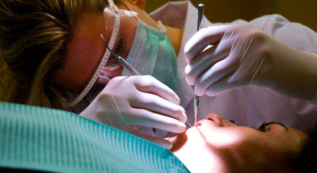 Dentisti "low cost", un paziente: «Sei otturazioni, avevo una carie»