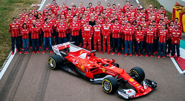 Tutta la squadra del Cavallino di Formula 1 in pista a Fiorano