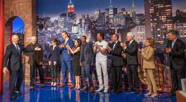 Gli Usa salutano David Letterman dopo 33 anni di tv: parata di vip al gran finale