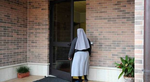 Suora partorisce in ospedale, Monsignor Girotti: «Lascerà la vita religiosa»