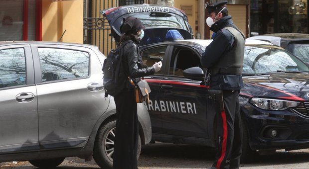 Roma, forza serratura e tenta di occupare appartamento disabitato: denunciato 41enne