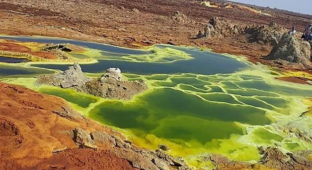 Etiopia, le piscine vulcaniche che distruggono qualsiasi forma di vita
