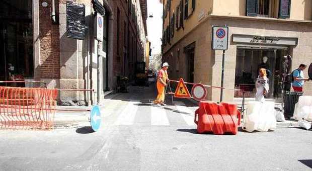 Milano, scontro Comune-griffe su via Montenapoleone: "I negozi non mantengono il decoro"