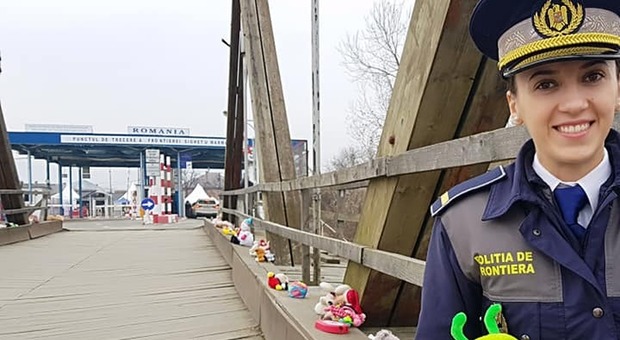 In Romania un ponte di peluche per i bambini ucraini che scappano dalla guerra