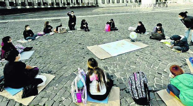 Covid a scuola: positivi a Napoli altri 21 studenti, 6 prof e un bidello