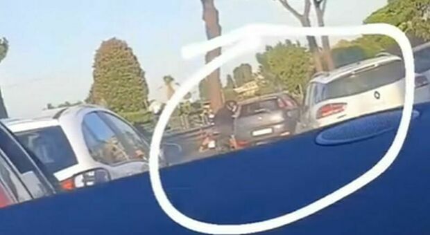Rapine alle auto nel traffico di Mugnano, il video diventa virale su TikTok