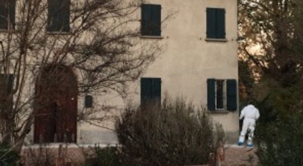 Ferrara, morta la donna massacrata in casa da 2 ladri durante una rapina
