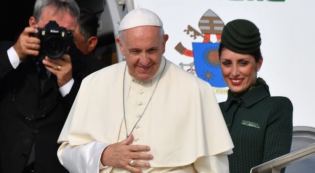 Papa Francesco in viaggio per Ginevra saluta i lettori del Messaggero