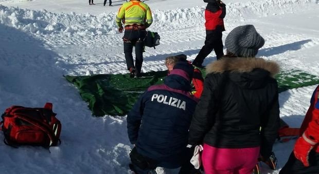 Gita sulla neve con la motoslitta: schianto contro un albero, muore a 40 anni