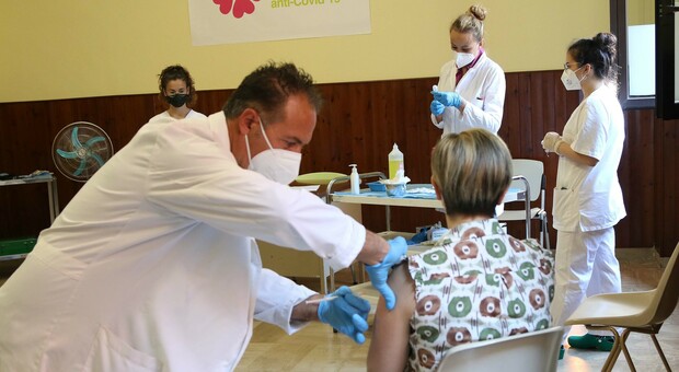 Vaccini Covid open day, la corsa dei giovani a Benevento