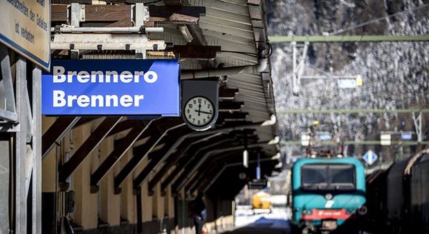 Migranti, Austria invia 70 militari al Brennero