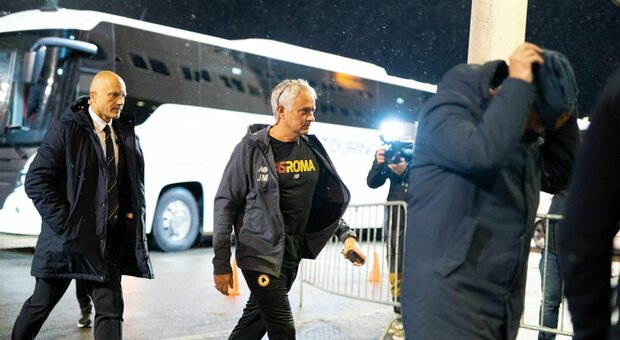 Roma, Mourinho ad alta fedeltà: «Il Newcastle? Non esiste, non mollo i miei ragazzi»