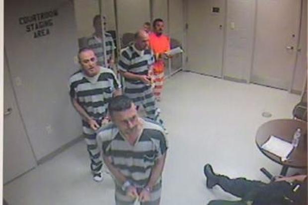 Usa, detenuti "evadono" per salvare la guardia carceraria colpita da infarto
