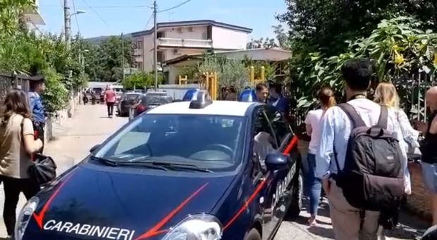 immagine Napoli, papà uccide la figlia di 16 mesi lanciandola dal balcone e si getta di sotto