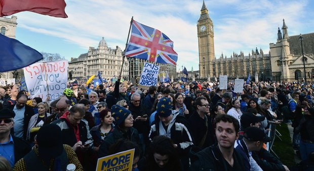 Londra manifesta contro la Brexit e pro Europa