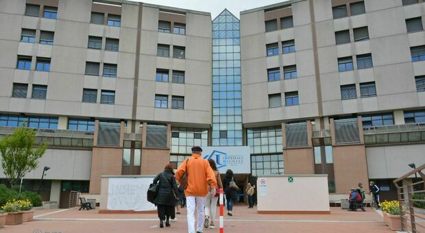 Paziente minaccia di uccidersi in ospedale a Torrette: diceva di non aver ricevuto le giuste cure