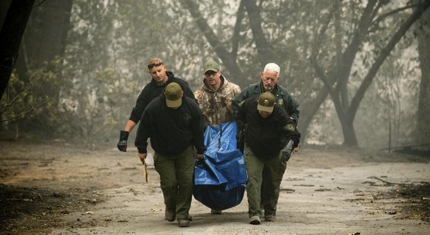 Inferno California, 25 morti e 100 dispersi. Trump: «Ascoltate gli ordini di evacuazione»