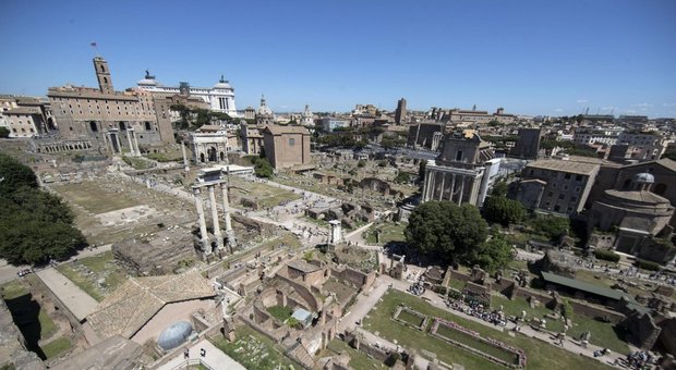 Fendi sfila sul Palatino il 4 luglio e finanzia il restauro del Tempio di Venere