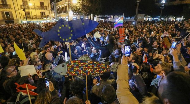 Sardine, a Palermo l'urlo dei 4mila: «Populisti, la festa è finita»