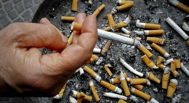 Fumo, gli esperti: «La riduzione del danno funziona, ma scienza e ortodossia contrastano»