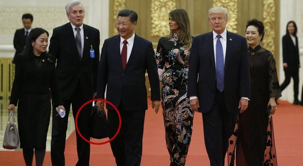 Cina, rissa tra 007 per la valigetta nucleare di Trump