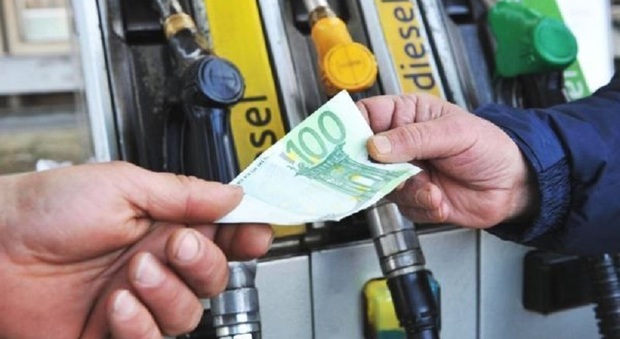 Carburante, il Friuli Venezia Giulia sconta benzina e gasolio di altri 10 centesimi. Risparmi fino a 44 cent al litro