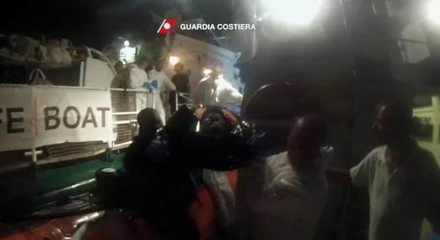 Migranti, un'altra strage in mare Due barconi rovesciati, 239 dispersi