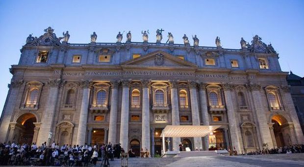 La Francia ritira l'ambasciatore gay e rinuncia alla rappresentanza in Vaticano
