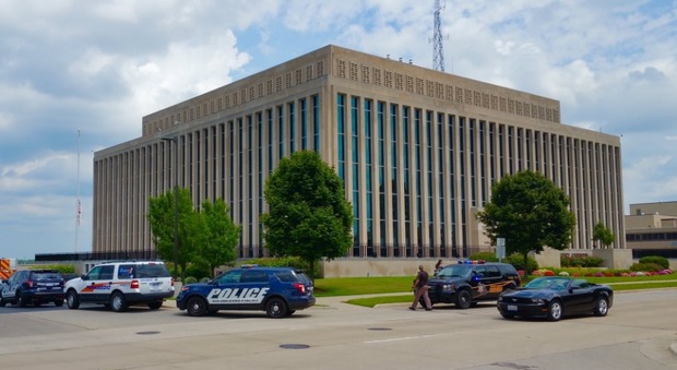Usa, sparatoria in tribulane nel Michigan: morti due ufficiali giudiziari e un detenuto