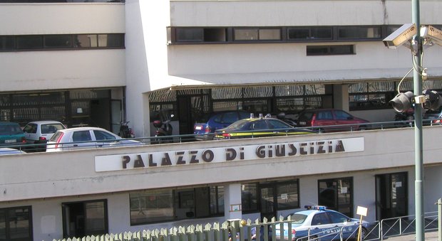 Napoli, bancarotta fraudolenta sequestrati dodici milioni di euro
